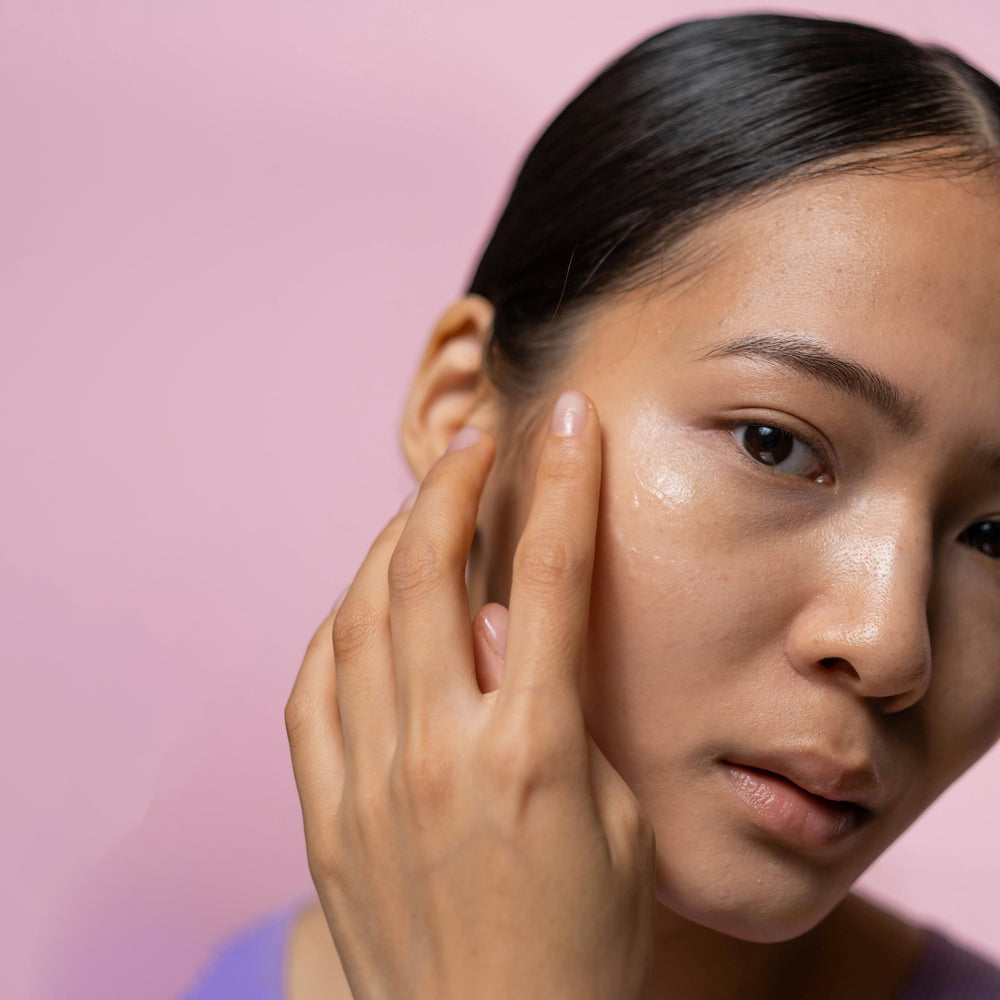 LOCK IN MOISTURE. SMOOTH, CALM & RESILIENT SKIN ALL DAY
